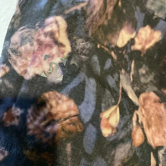 Lululemon Men's Pace Breaker Shorts 9" Frosted Rose Black Liner Floral - Picture 2 of 4